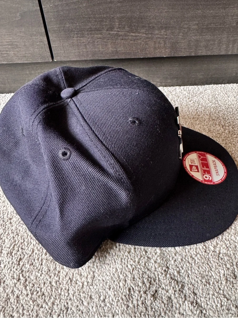 NWT Mens New York Yankees New Era MLB 39Thirty Metal Logo Hat SnapBack NEW - Picture 3 of 7